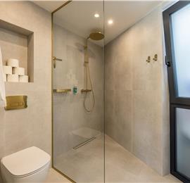 4 bedroom villa with heated pool and sea view in Vinišće, sleeps 8